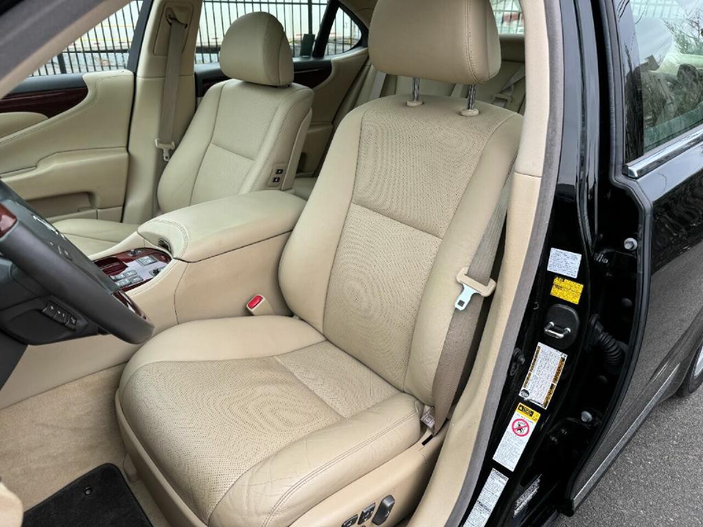 2009 Lexus LS 460 Image 32