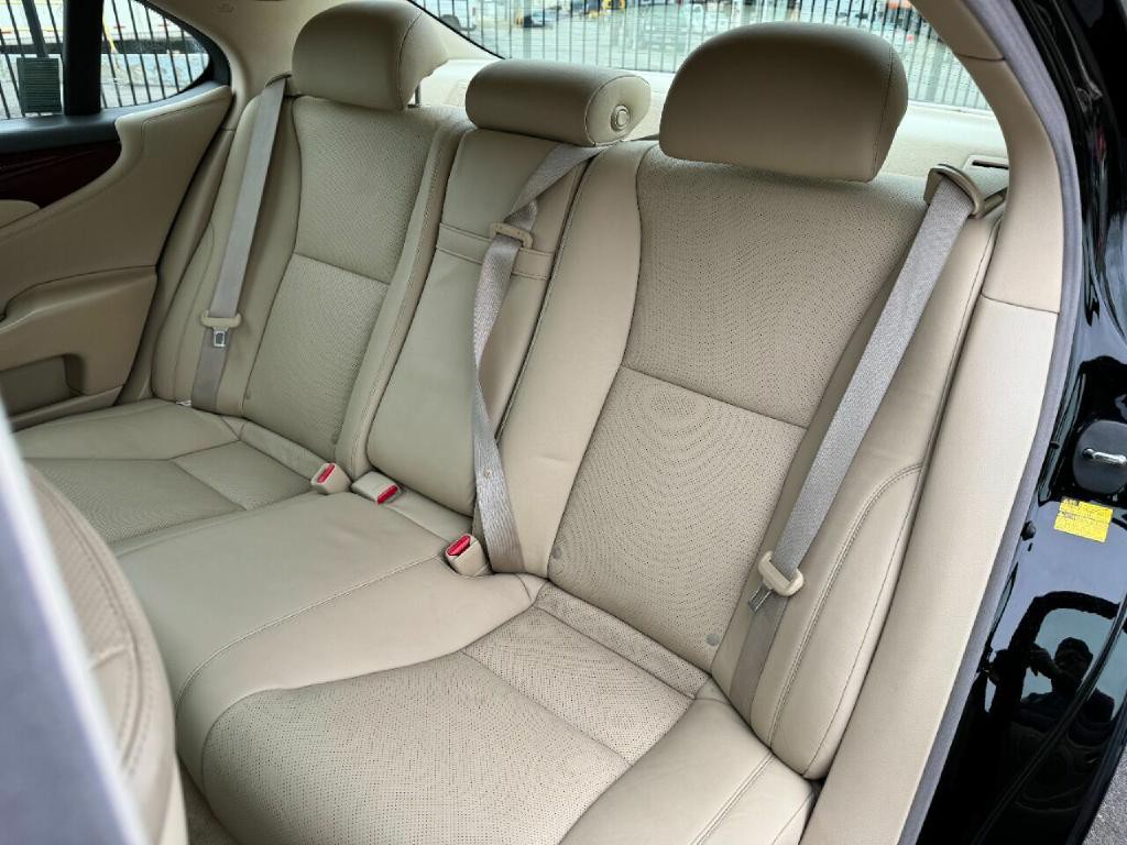 2009 Lexus LS 460 Image 35