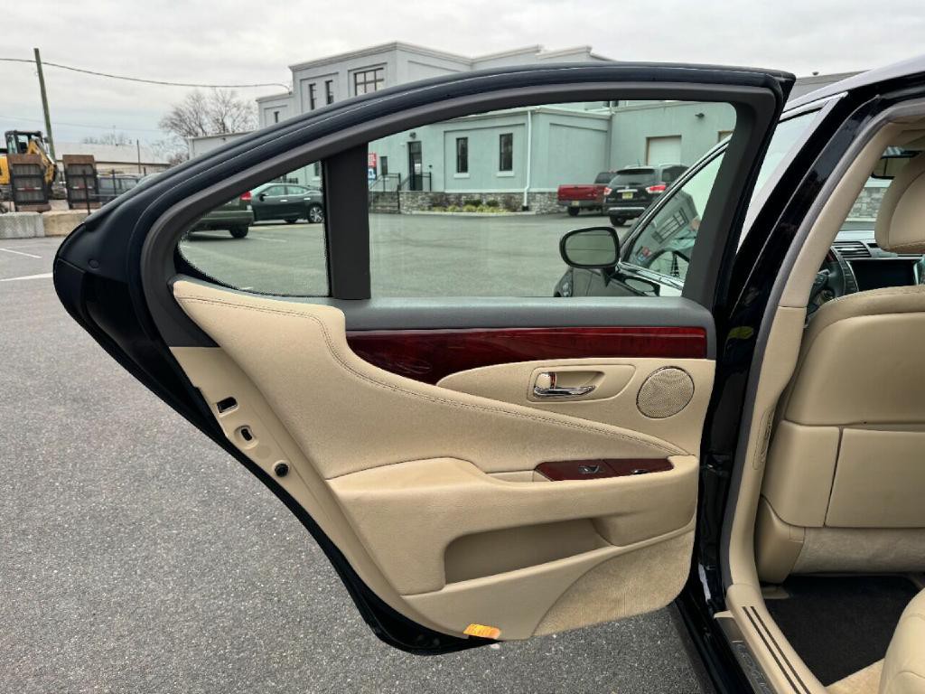 2009 Lexus LS 460 Image 36