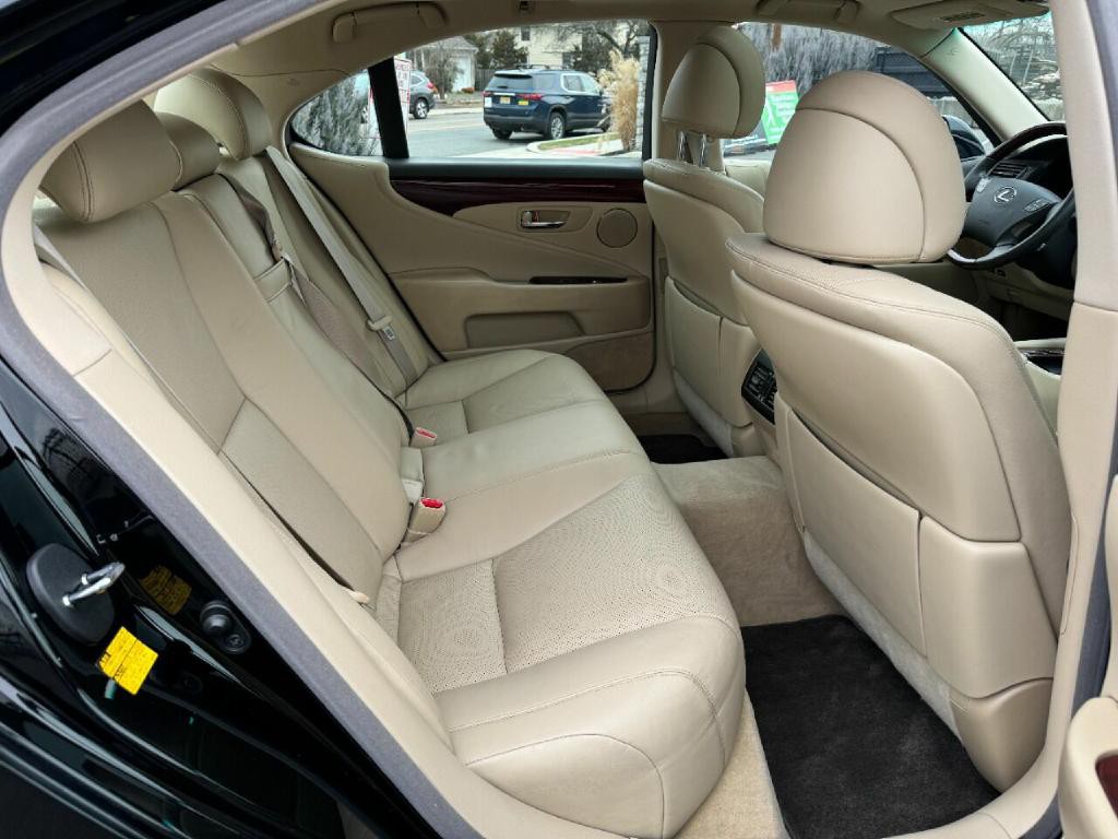 2009 Lexus LS 460 Image 40