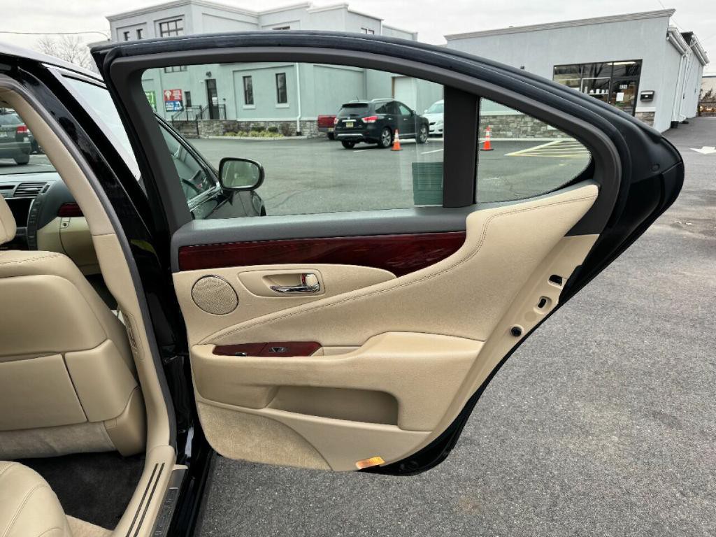 2009 Lexus LS 460 Image 42