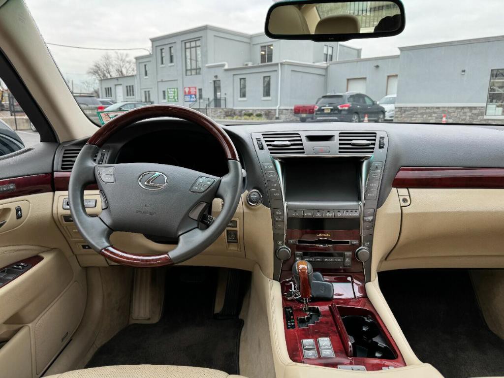 2009 Lexus LS 460 Image 43