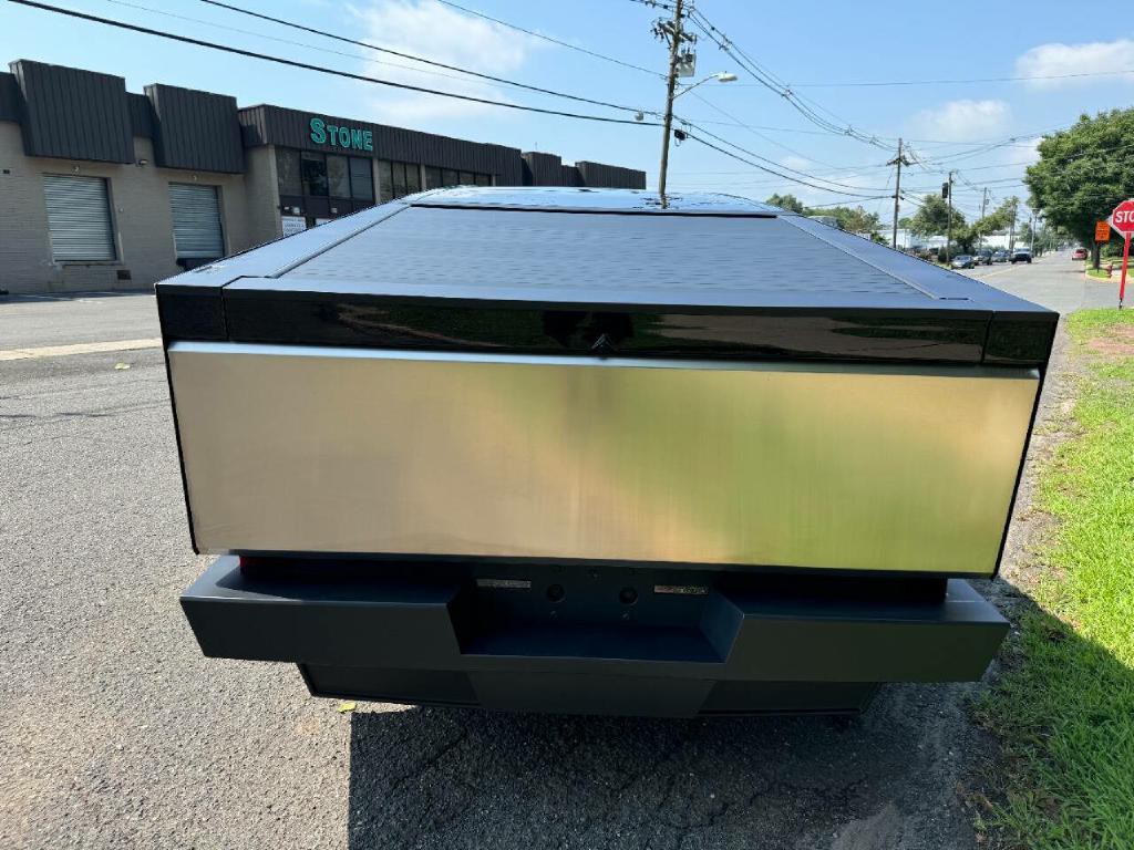 2024 Tesla Cybertruck Image 8