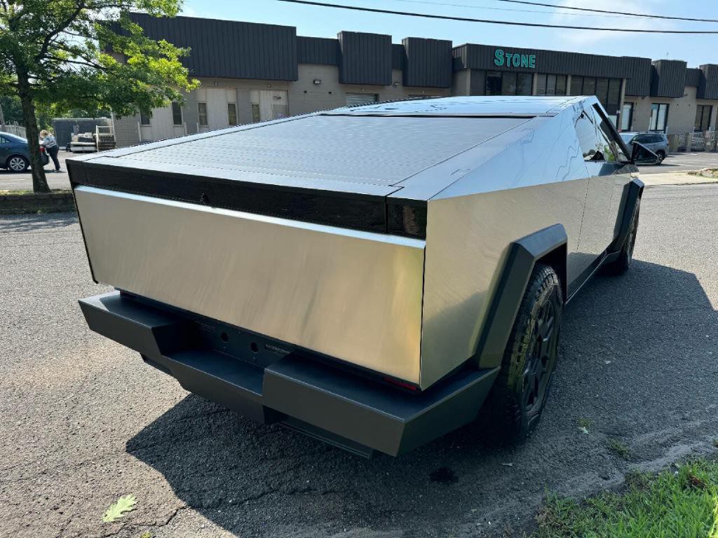 2024 Tesla Cybertruck Image 9