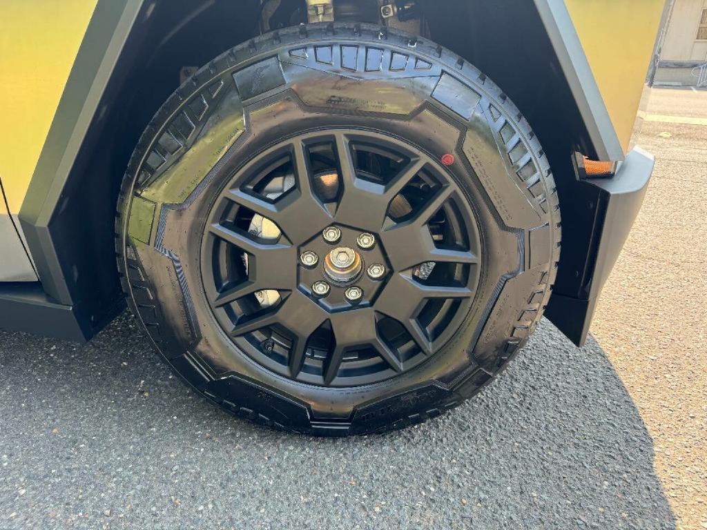 2024 Tesla Cybertruck Image 11