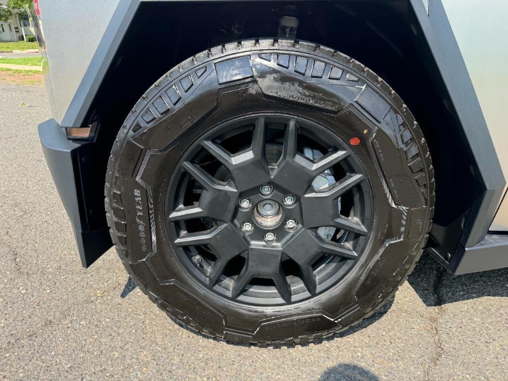 2024 Tesla Cybertruck Image 12