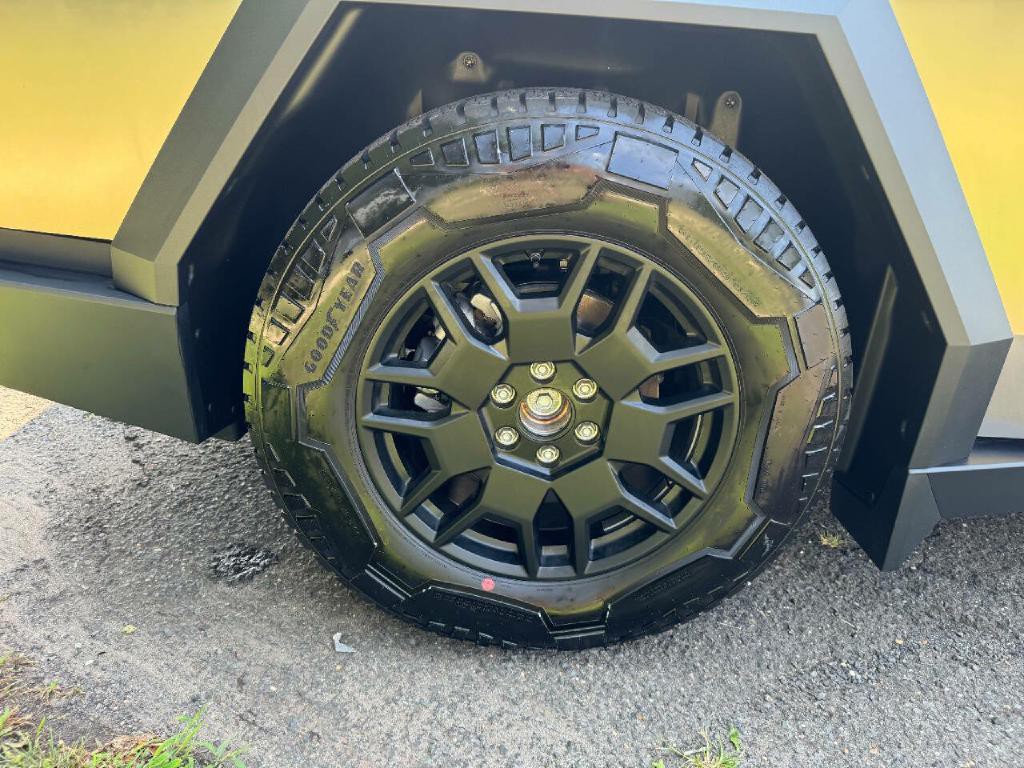 2024 Tesla Cybertruck Image 14