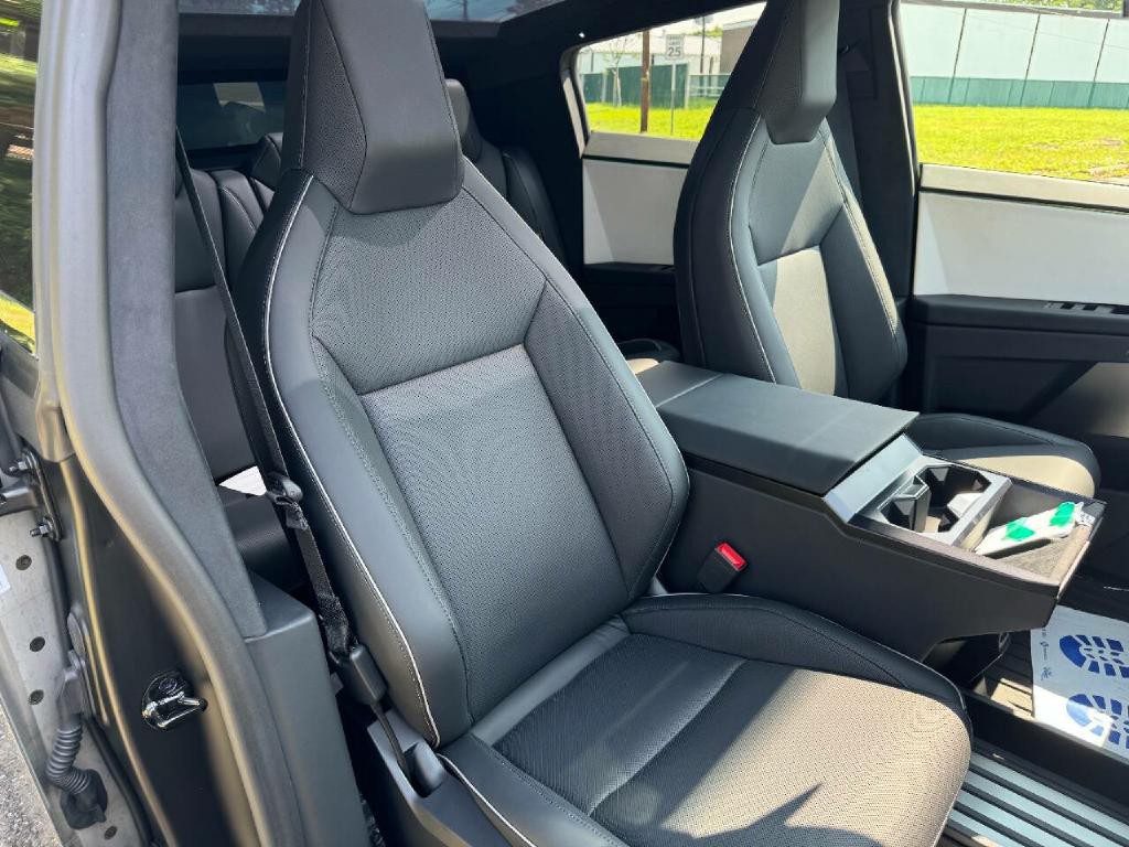 2024 Tesla Cybertruck Image 16