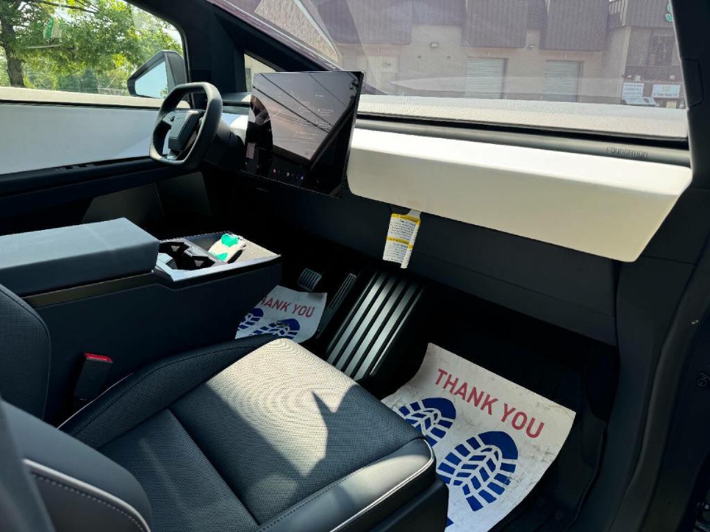 2024 Tesla Cybertruck Image 17