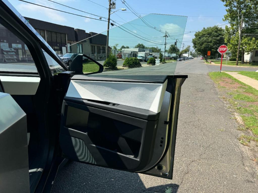 2024 Tesla Cybertruck Image 19