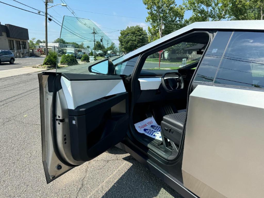 2024 Tesla Cybertruck Image 20