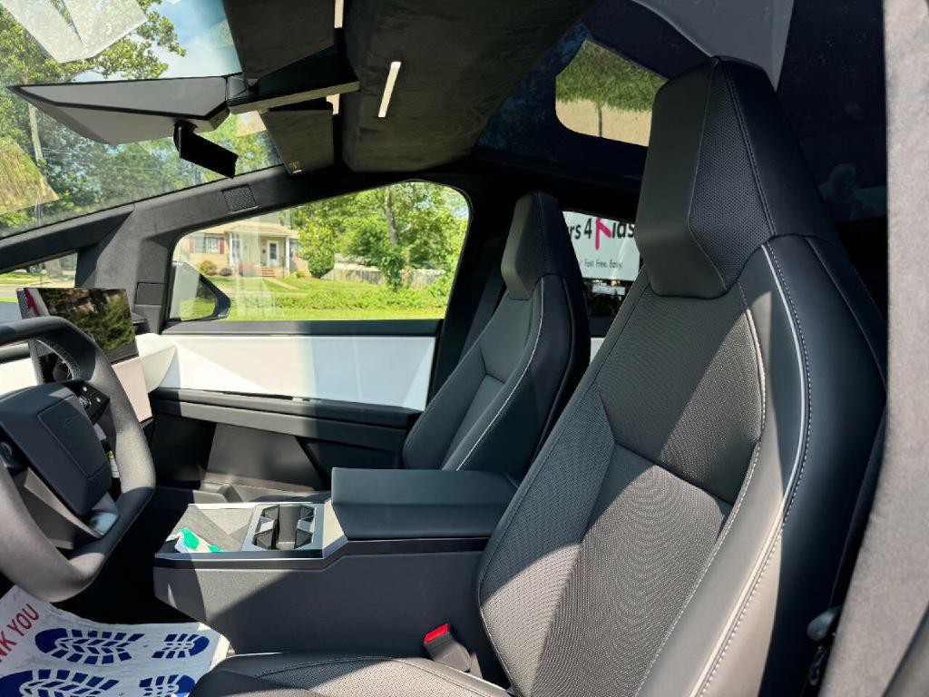 2024 Tesla Cybertruck Image 23