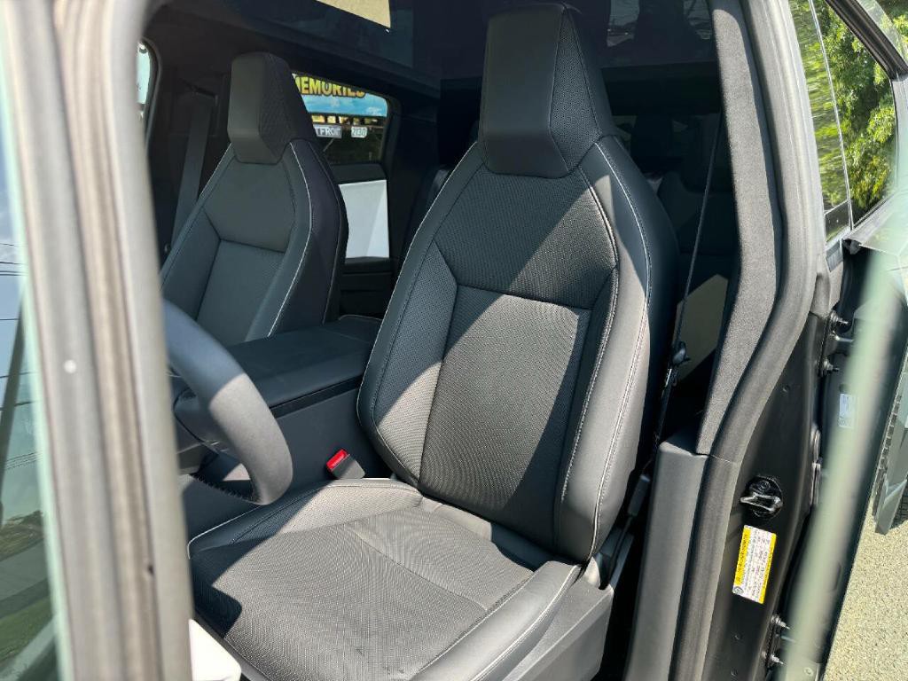 2024 Tesla Cybertruck Image 24