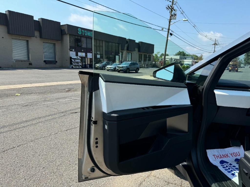 2024 Tesla Cybertruck Image 25