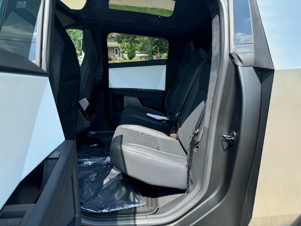 2024 Tesla Cybertruck Image 29