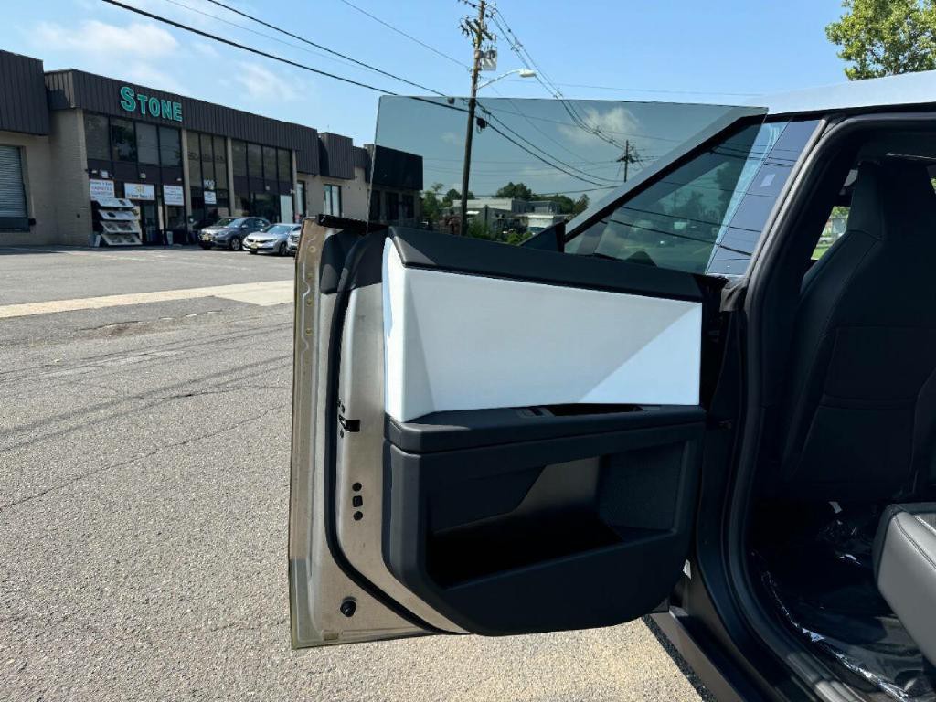 2024 Tesla Cybertruck Image 30