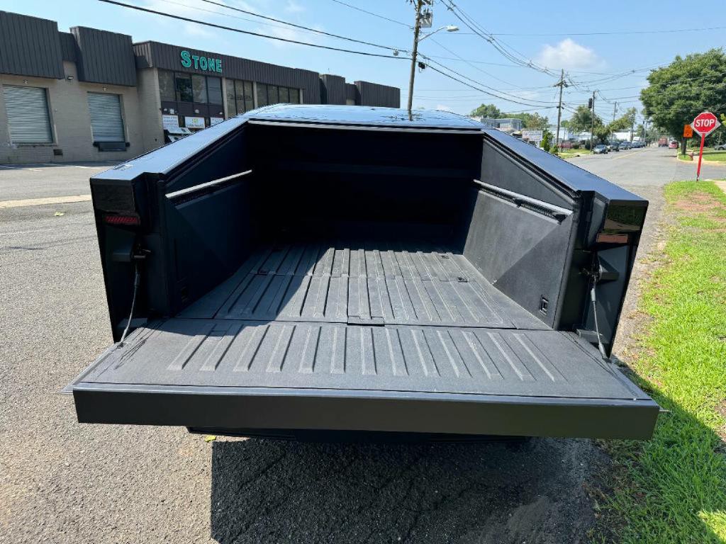2024 Tesla Cybertruck Image 31