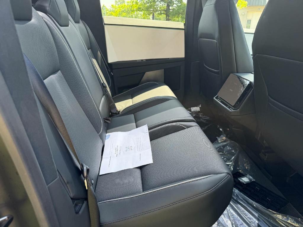 2024 Tesla Cybertruck Image 34