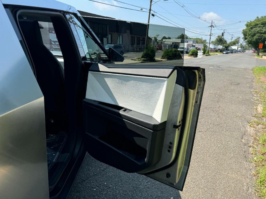 2024 Tesla Cybertruck Image 36