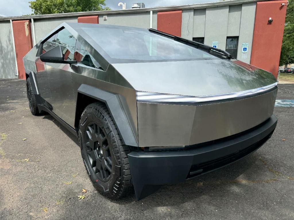 2024 Tesla Cybertruck Image 4