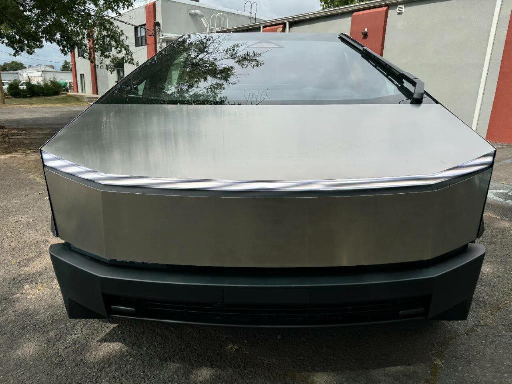 2024 Tesla Cybertruck Image 7