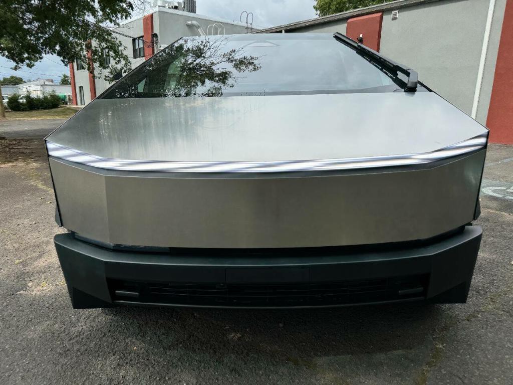 2024 Tesla Cybertruck Image 8