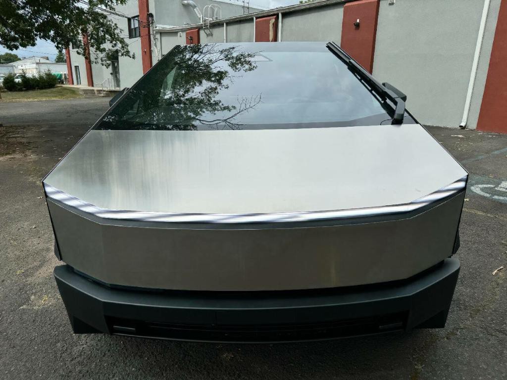 2024 Tesla Cybertruck Image 9
