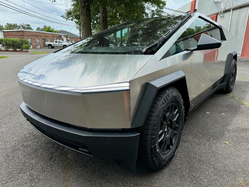 2024 Tesla Cybertruck Image 10