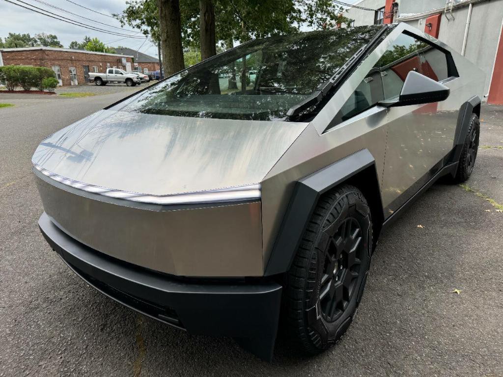 2024 Tesla Cybertruck Image 12