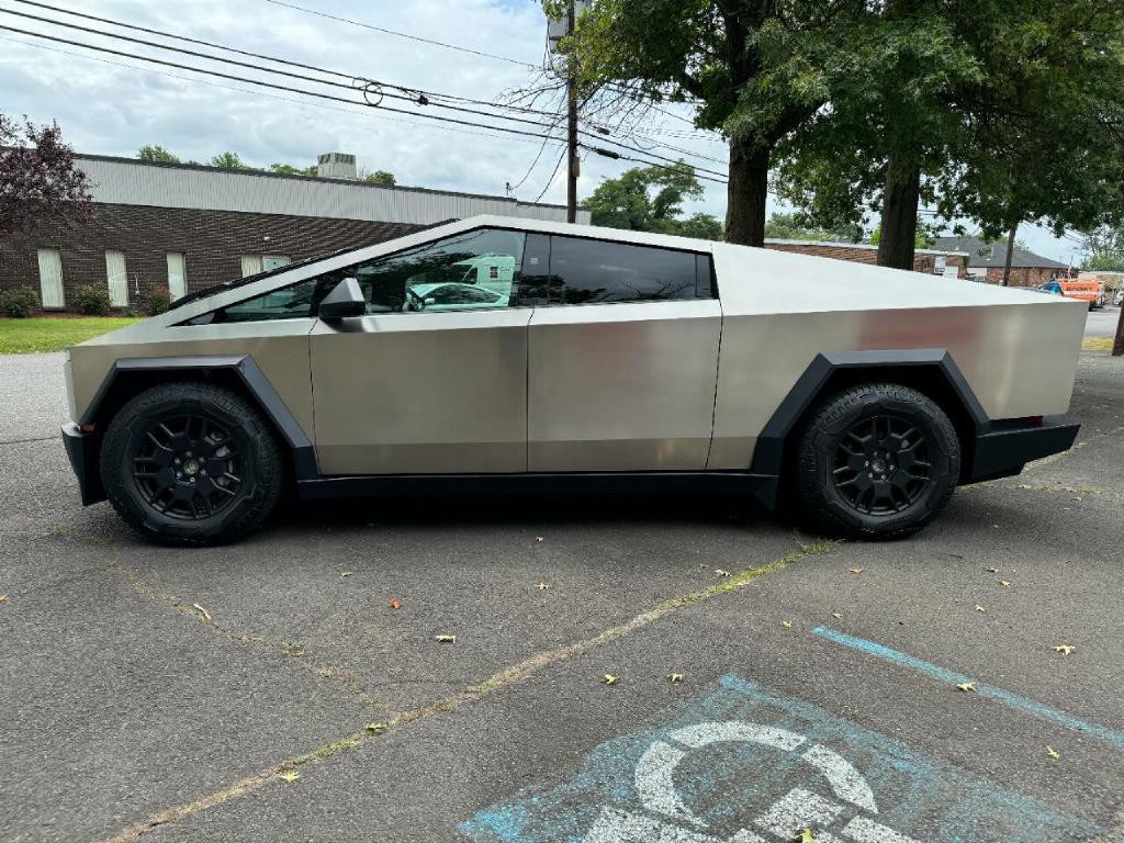2024 Tesla Cybertruck Image 13