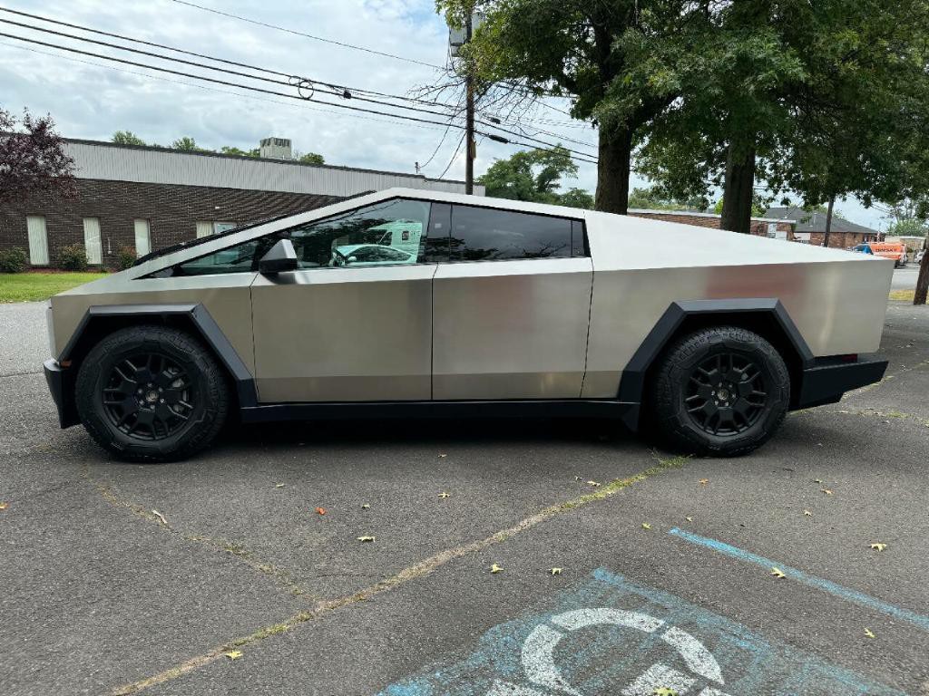 2024 Tesla Cybertruck Image 15
