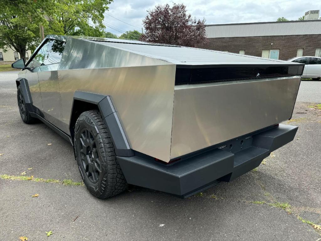 2024 Tesla Cybertruck Image 16