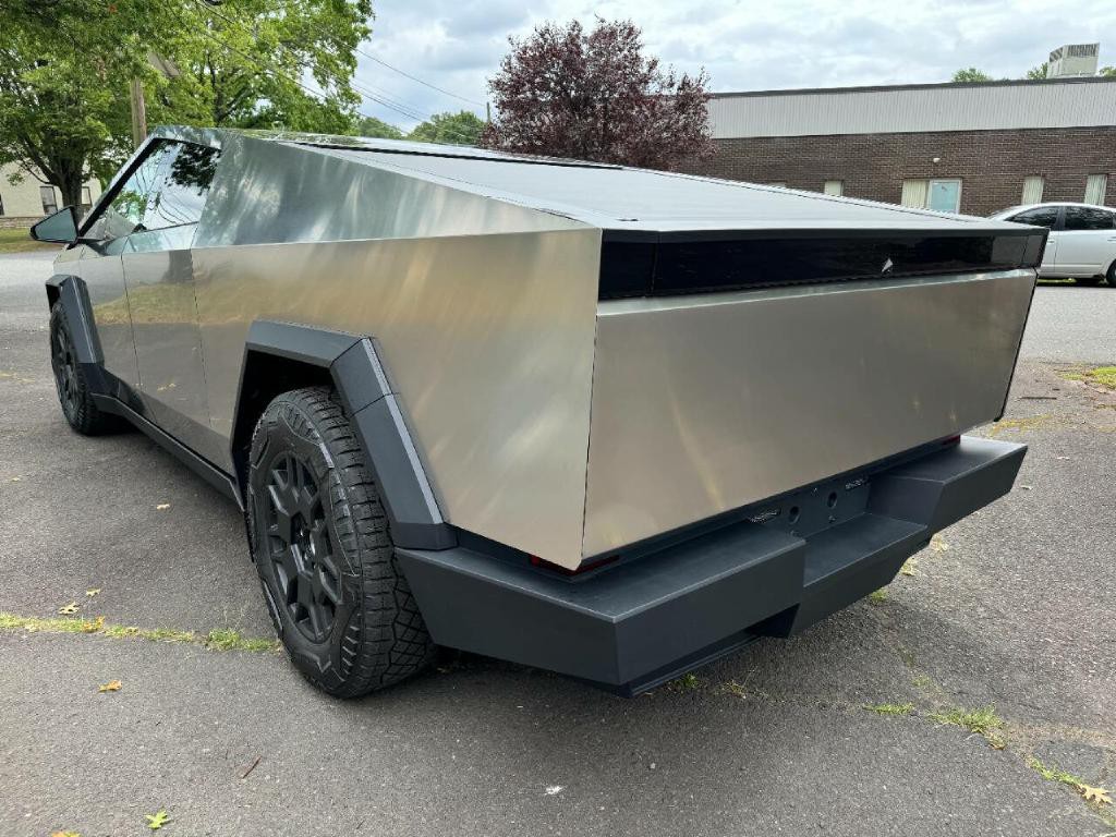 2024 Tesla Cybertruck Image 17