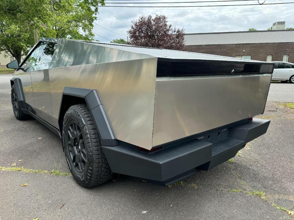 2024 Tesla Cybertruck Image 18