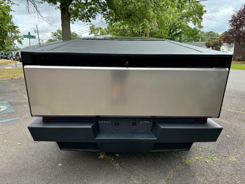 2024 Tesla Cybertruck Image 19