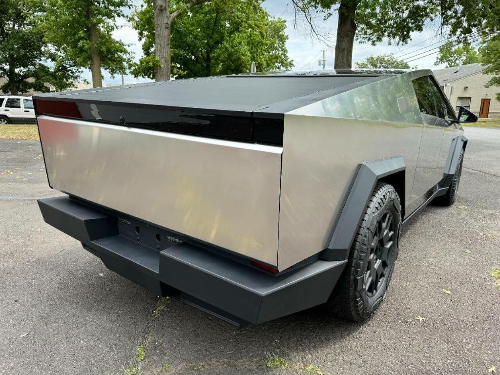 2024 Tesla Cybertruck Image 21