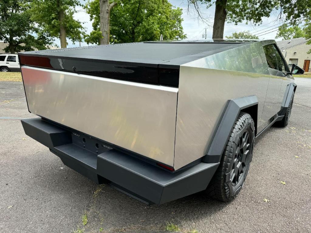 2024 Tesla Cybertruck Image 22