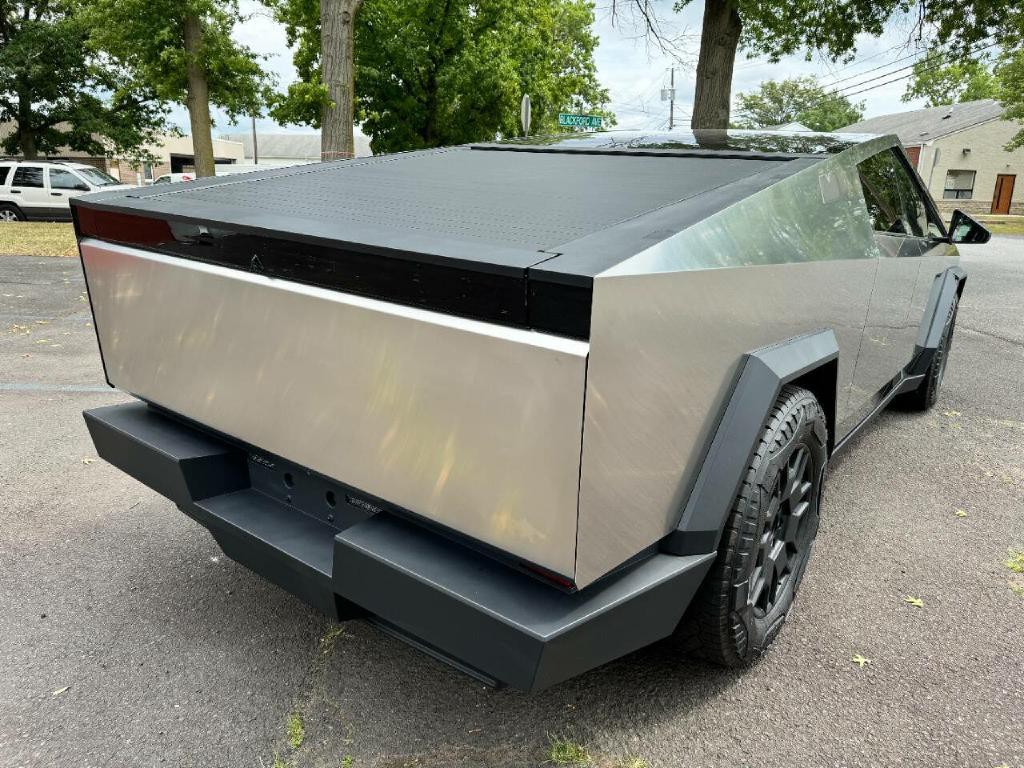 2024 Tesla Cybertruck Image 23