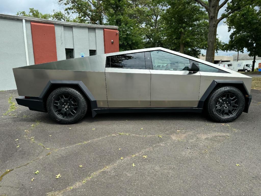 2024 Tesla Cybertruck Image 24
