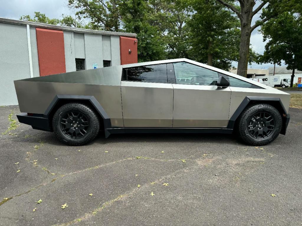 2024 Tesla Cybertruck Image 25