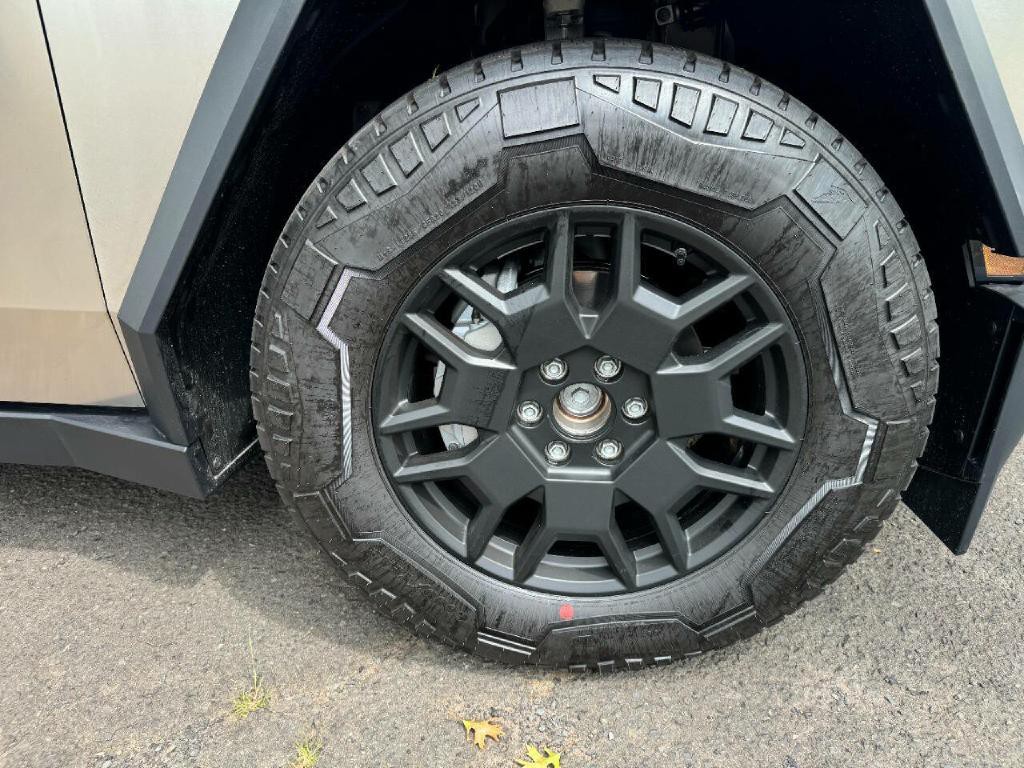 2024 Tesla Cybertruck Image 26