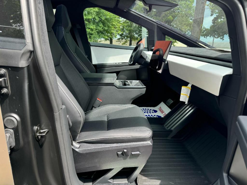 2024 Tesla Cybertruck Image 33