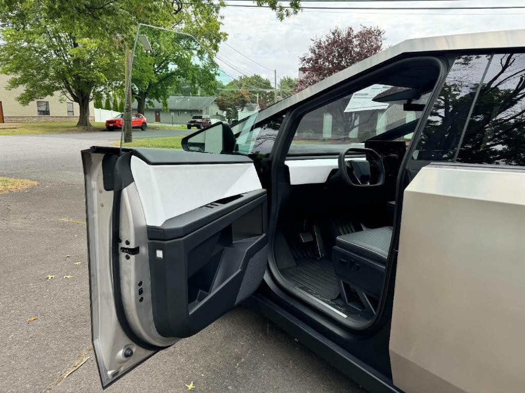 2024 Tesla Cybertruck Image 36