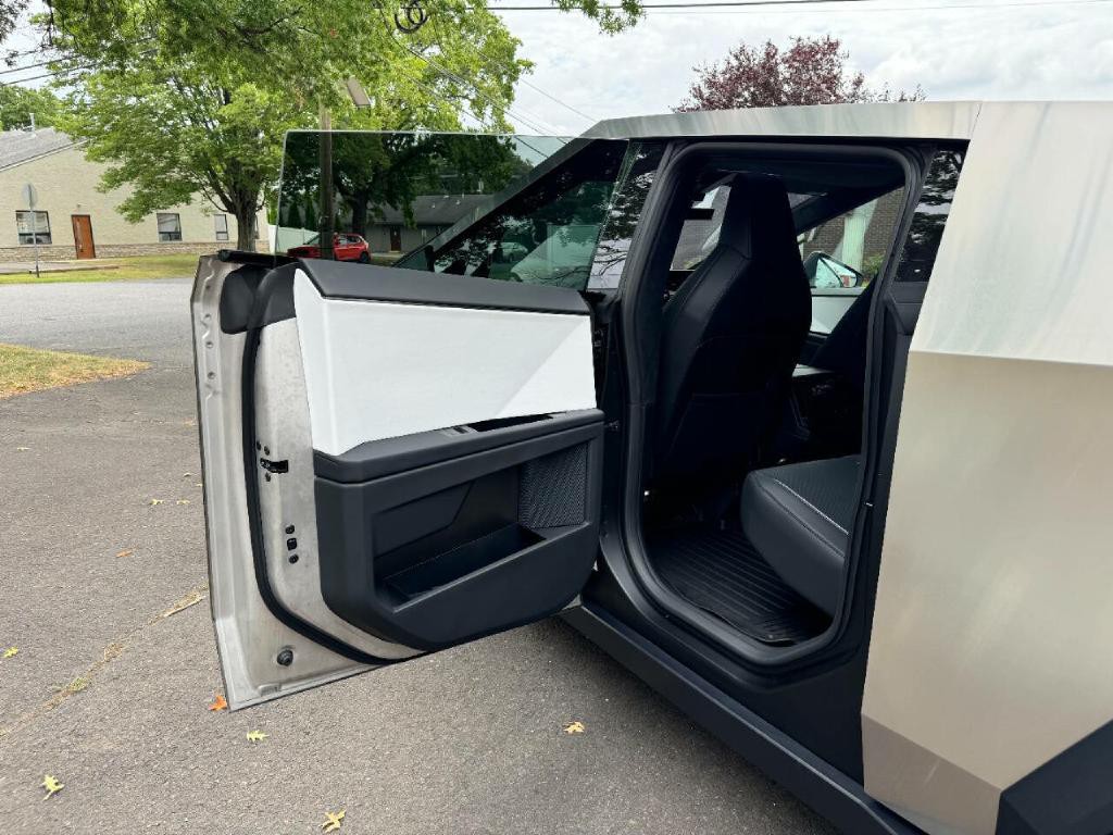 2024 Tesla Cybertruck Image 40