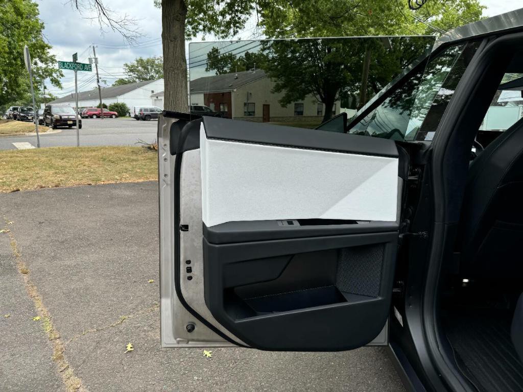 2024 Tesla Cybertruck Image 44