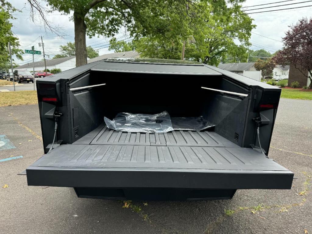 2024 Tesla Cybertruck Image 45