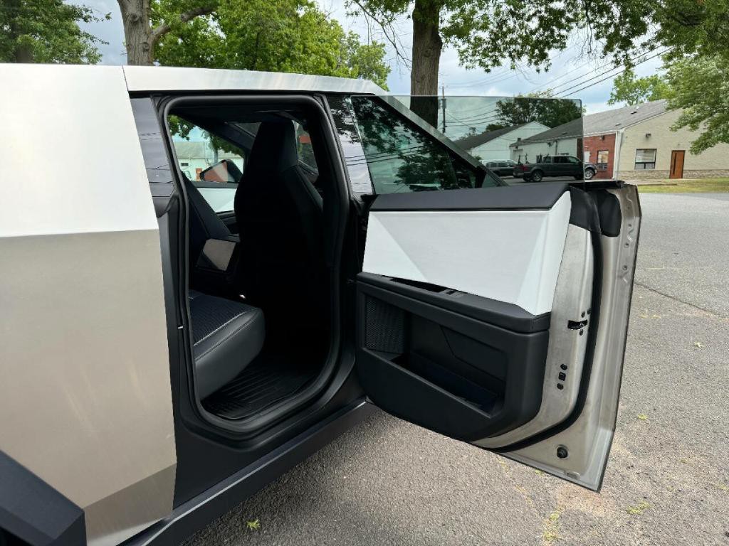2024 Tesla Cybertruck Image 48