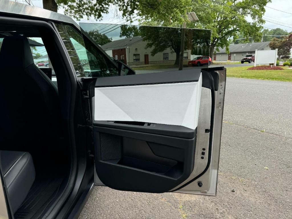 2024 Tesla Cybertruck Image 51