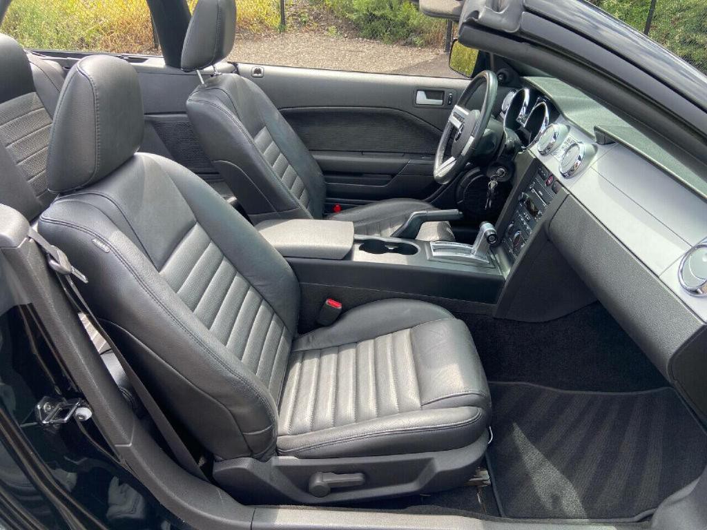 2007 Ford Mustang Image 28