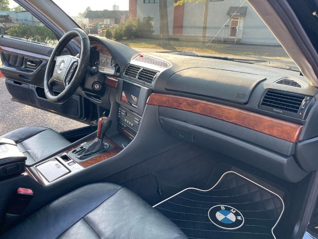 2001 BMW 7 Series Image 33